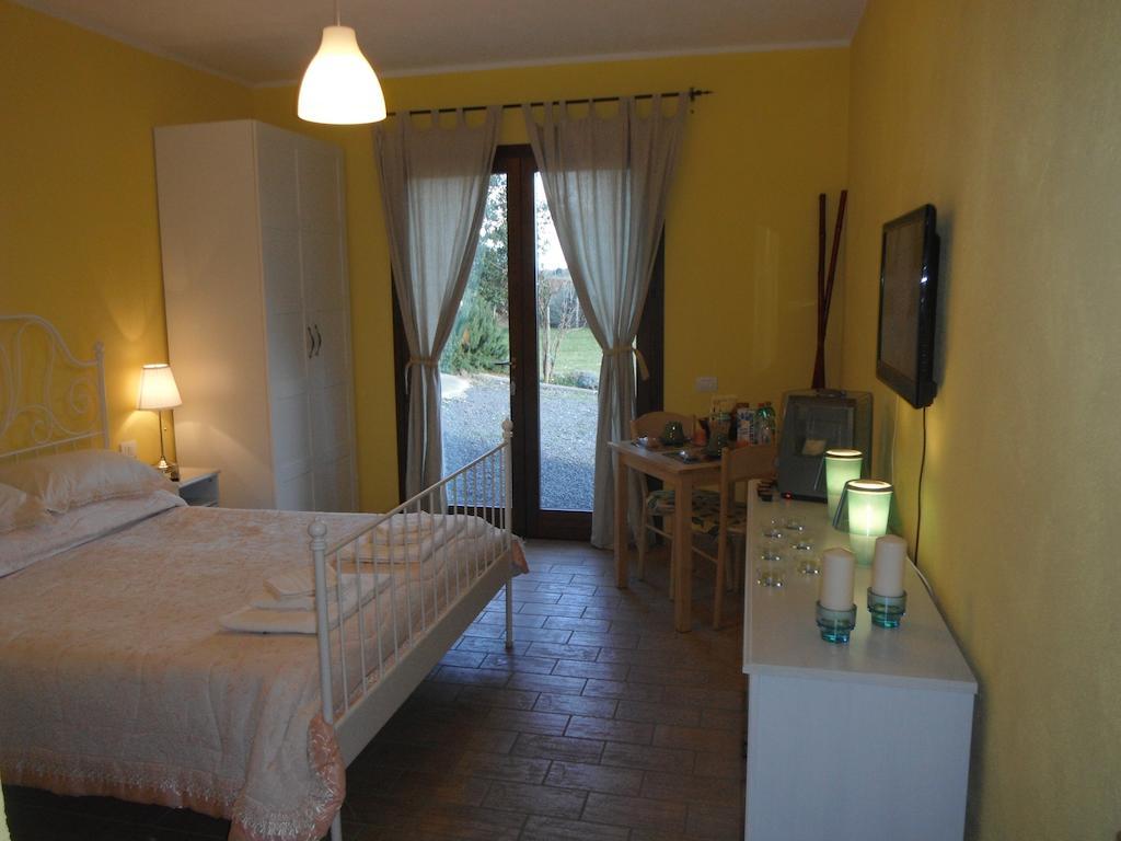 Locanda Degli Etruschi Монталто ди Кастро Стая снимка