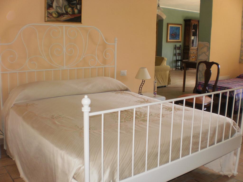 Locanda Degli Etruschi Монталто ди Кастро Стая снимка